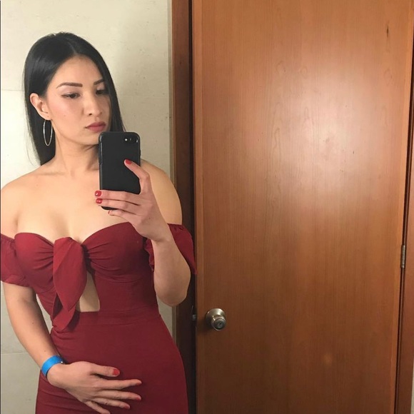 Red keyhole dress - Picture 3 of 5